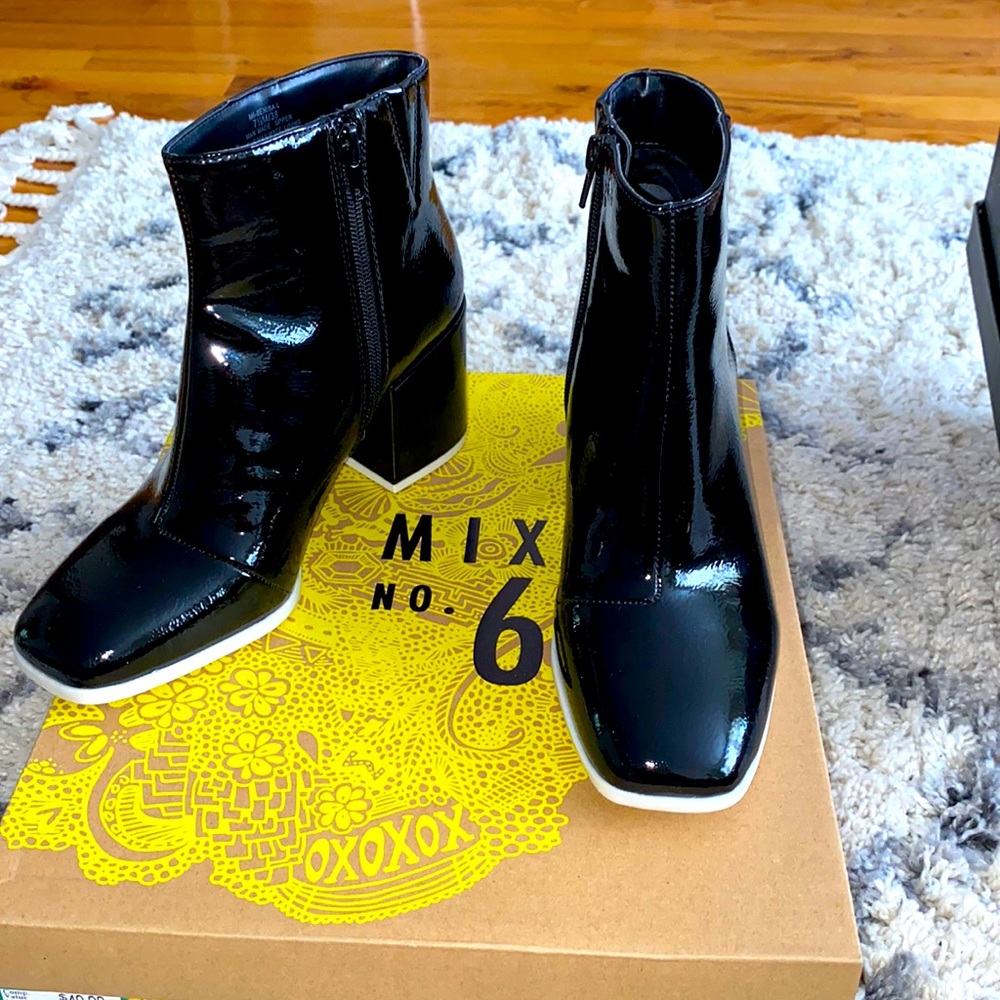 Mix No. 6 black patent booties size 7.5